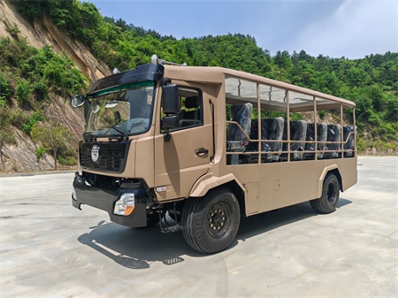 探秘四驱沙漠观光车：沙漠中的移动堡垒