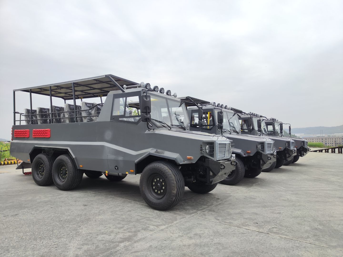 硬核驰骋沙海！专业沙漠观光车，解锁沉浸式大漠风光